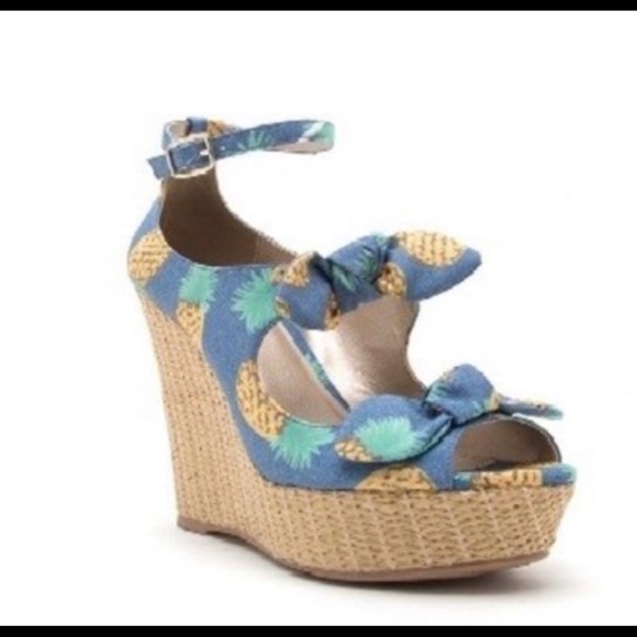 NIB! Clearance Pineapple blue dual strap wedges - Picture 4 of 7